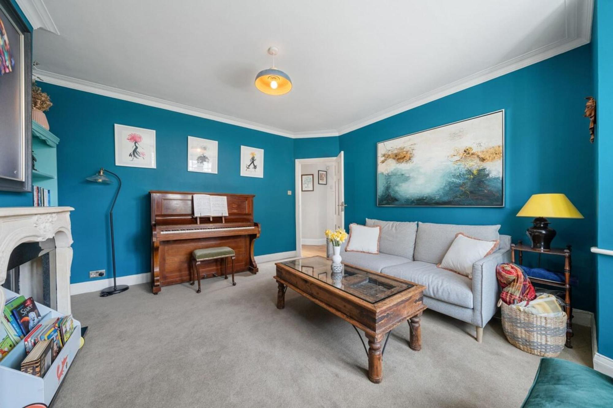 A Delightful 4-bedroom With A Private Garden Appartamento *