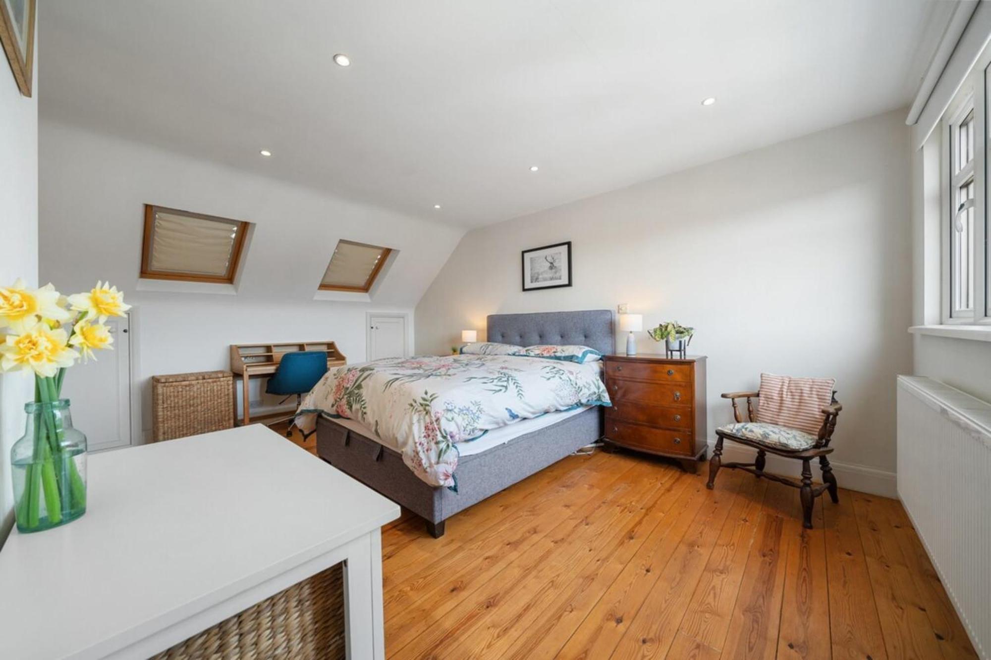 A Delightful 4-bedroom With A Private Garden