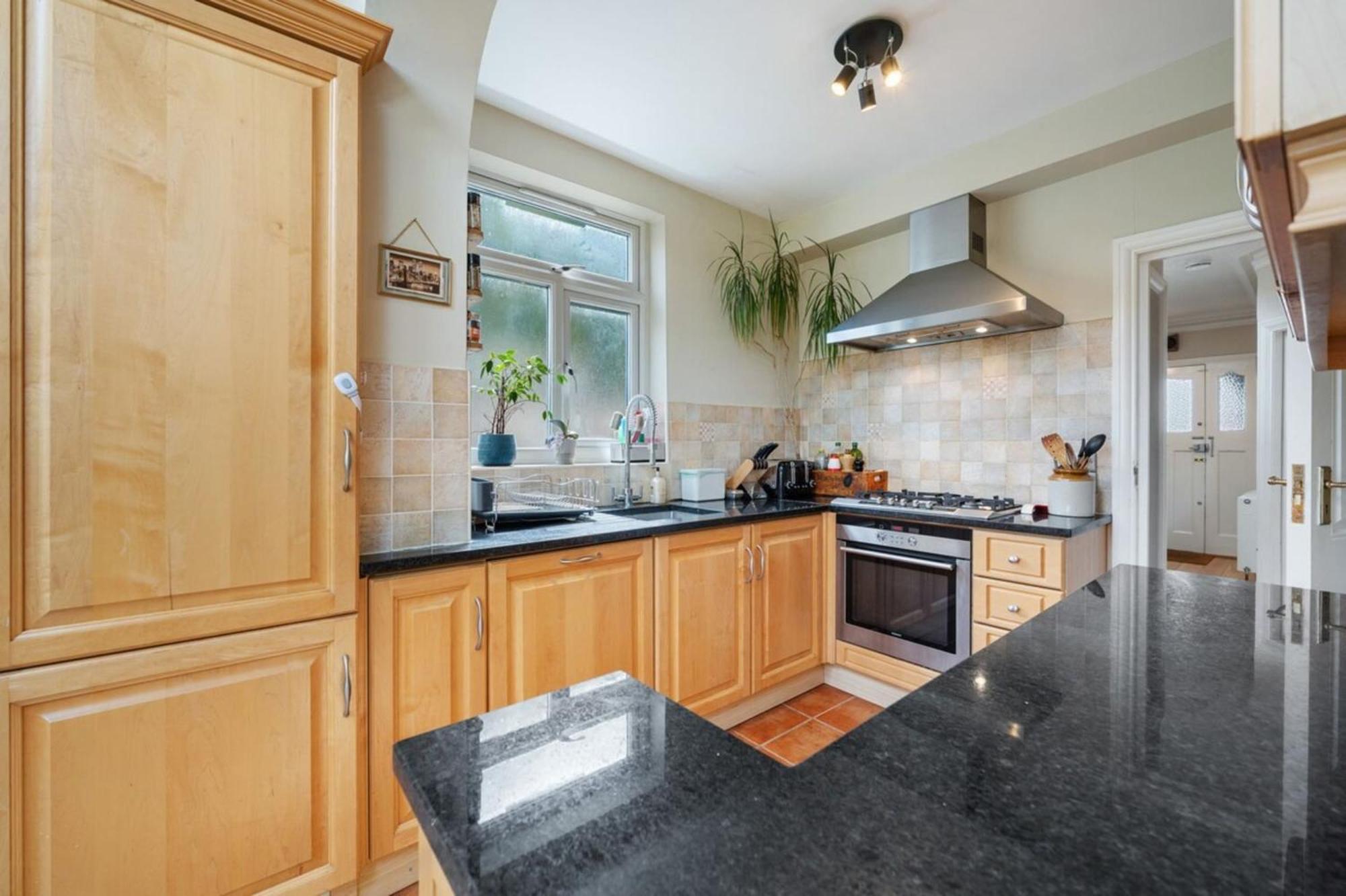 A Delightful 4-bedroom With A Private Garden Appartamento *