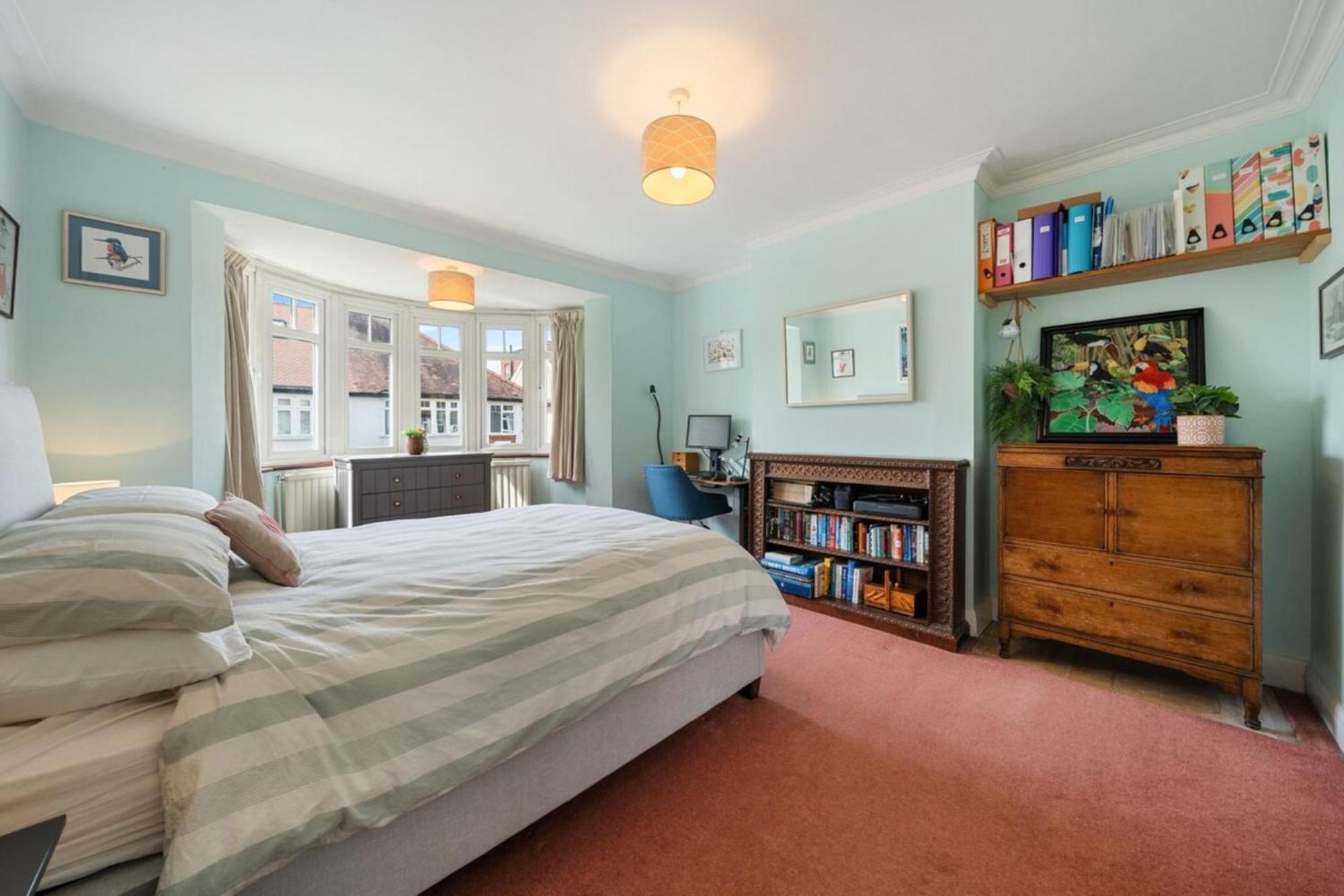 Appartamento A Delightful 4-bedroom With A Private Garden Londra