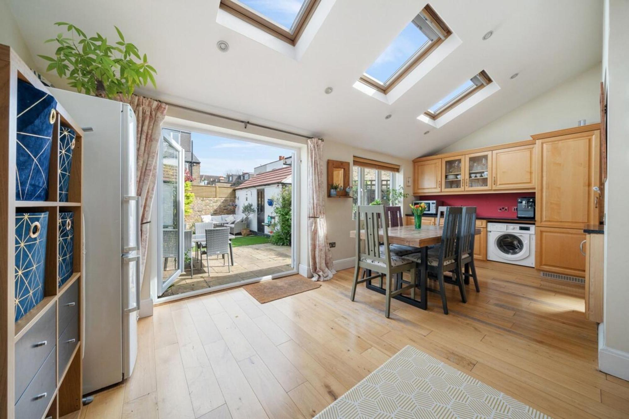 Appartamento A Delightful 4-bedroom With A Private Garden